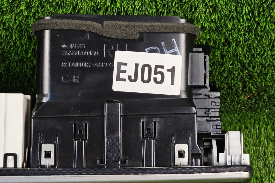 Lexus GS350 GS450H 2013-2015 interior center dash air vent clock Oem Used - Image 3 of 4