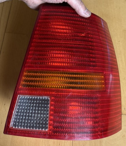 Heckleuchte Rücklicht Rechts   Org. VW Golf IV Bora Kombi 1J9945096P 1J9945258A