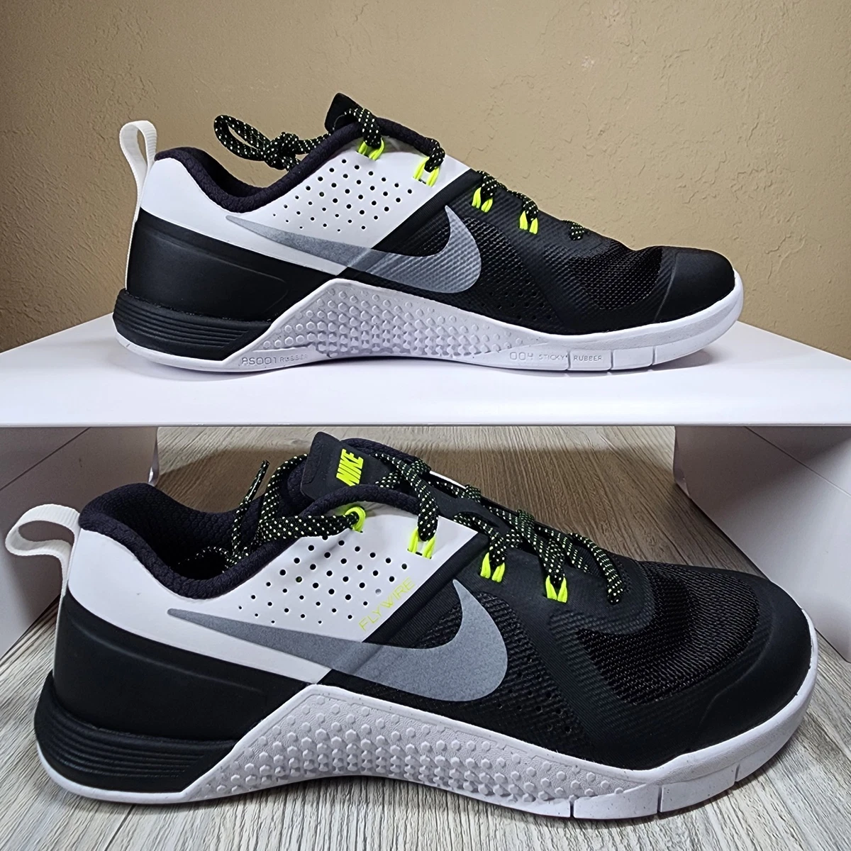 Nike Metcon 1 OG Black White Volt for Sale | Authenticity