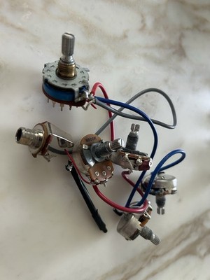 Epiphone EB3 Electronice