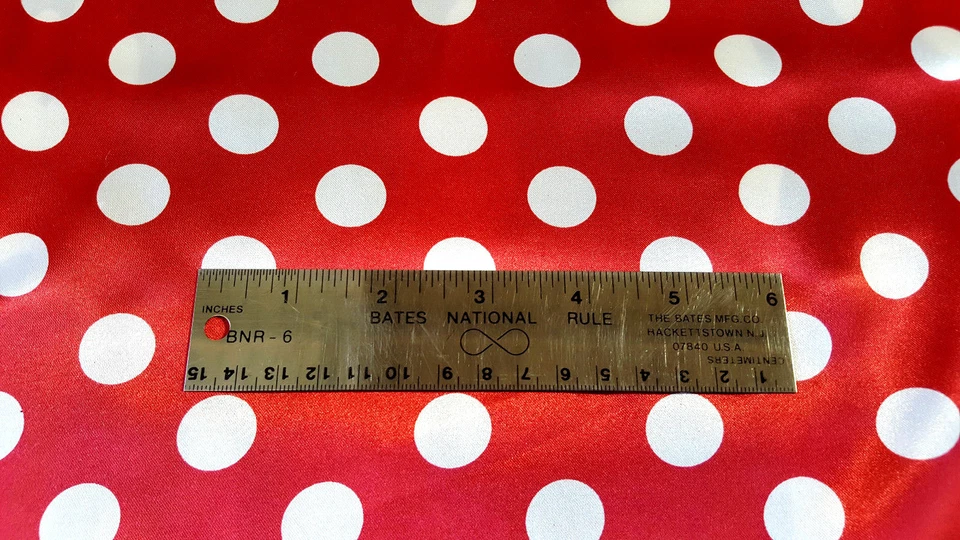 红色缎面白色圆点面料 3/4 英寸圆点 58 英寸 YARD 出品 — 第 2/4 张图片