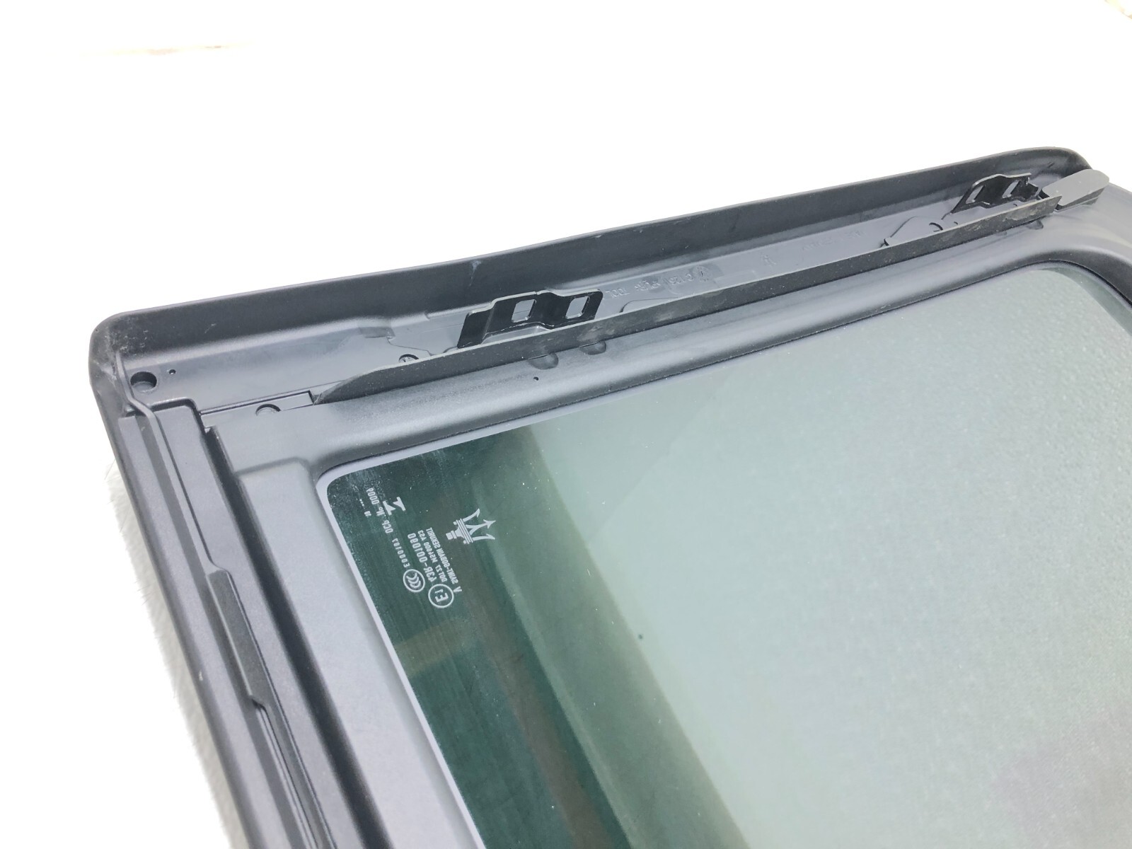 2017-2024 MASERATI LEVANTE S FRONT SUNROOF PANEL GLASS WINDOW OEM