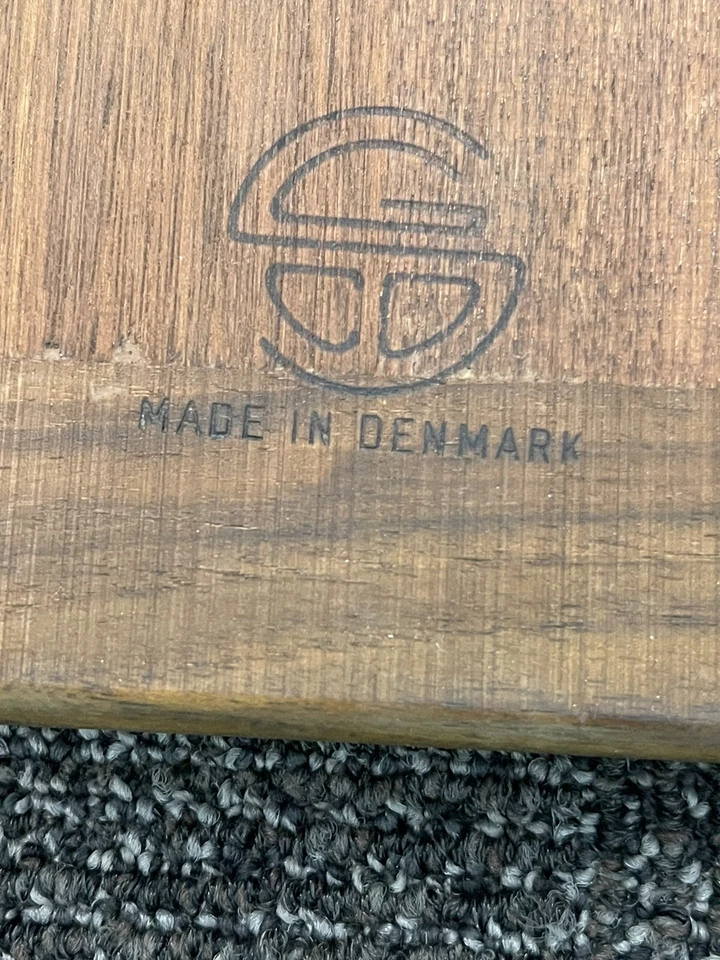 Винтажный современный датский квадратный журнальный/боковой столик Gunnar Schwartz середины века из тика - Изображение 4 из 4