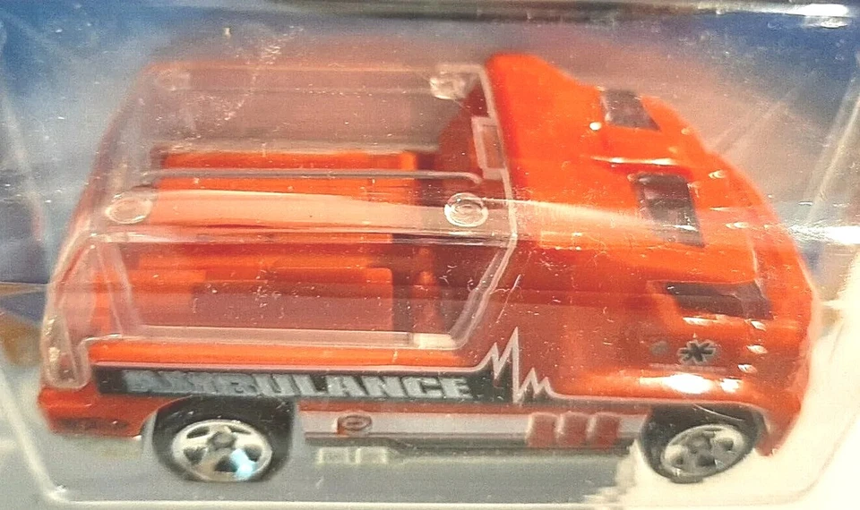 Hot Wheels 2010 New Models RAPID RESPONSE Ambulance new in pack - Image 2 of 3