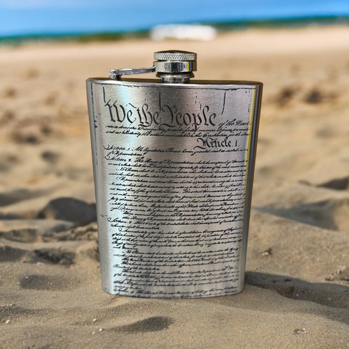 Frasco de acero inoxidable We the People de 8 oz - Imagen 4 de 10