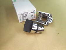 SCHNEIDER XB4BD41  selector switch (NIB)