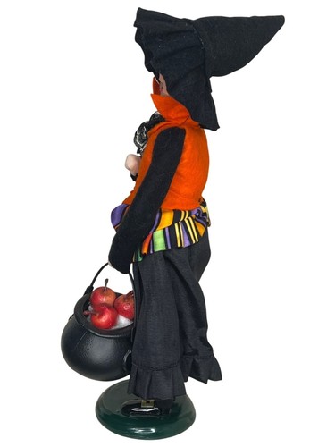 Rare Byers' Choice 2012 Witch Figurine with Apple Cauldron Halloween Decor - Picture 8 of 17