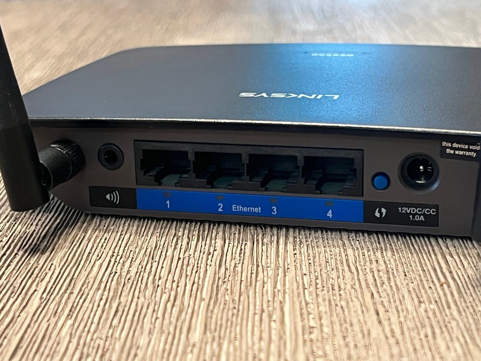 Linksys RE6500 AC1200 MAX Wi-Fi Range Extender - USED Works Great ...
