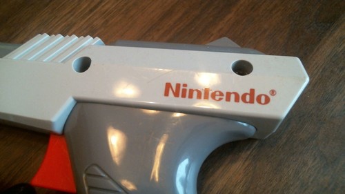 1985 Nintendo Zapper Gray Gun NES Duck Hunt video game controller - Picture 2 of 6