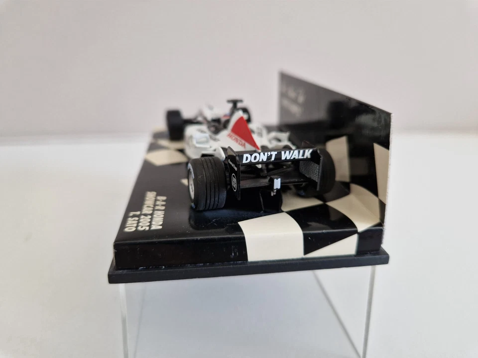 Minichamps 1/43 BAR Honda 006 T. Sato - Showcar 2005 - 400050074 - Immagine 4 di 4