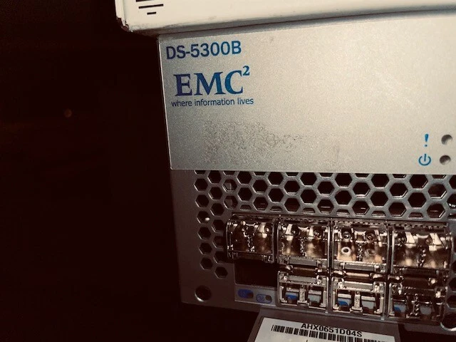 EMC DS-5300B 80-Ports 100-652-537 Switch w/ SFP Dual powersupply - Image 2 of 4