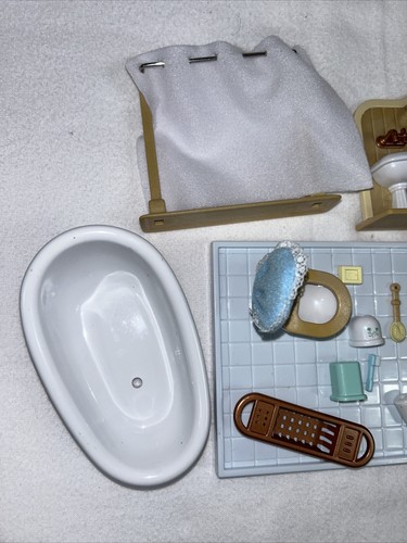 Calico Critters/Sylvania Bathroom Furniture 25 Pieces Lot - Picture 2 of 7