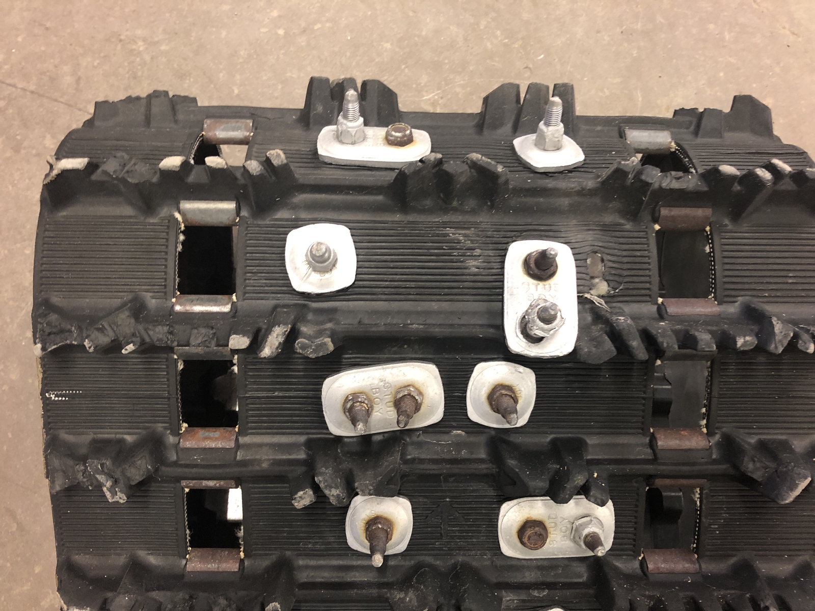 CAMOPLAST SNOWMOBILE TRACK 121" LONG 2.52" PITCH 15" WIDE 1" LUG