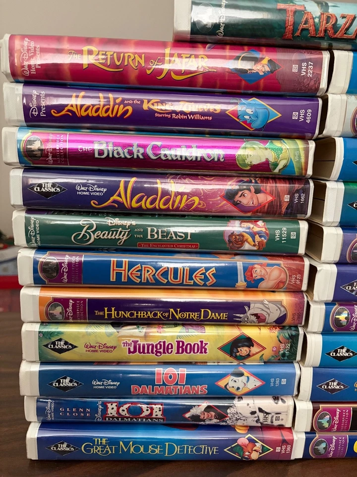 Lot of 23 Disney Classic & Black Diamond VHS Tapes With Cases - Image 3 of 3