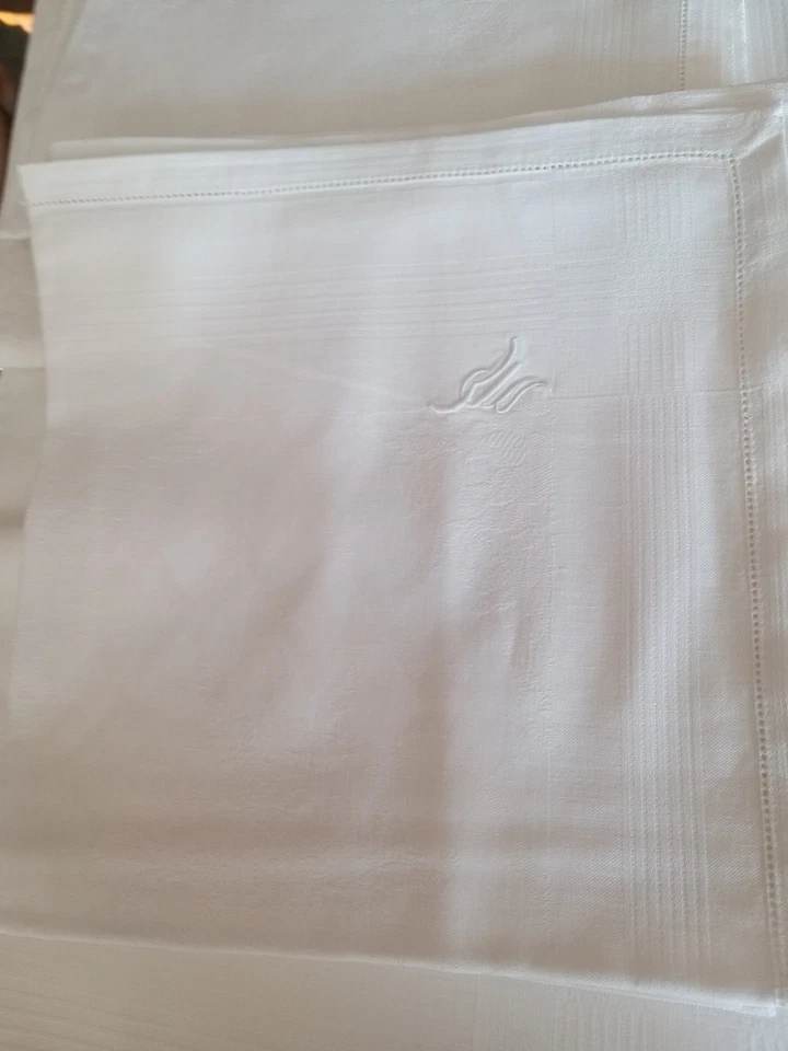 Tovaglia Bianca In Fiandra Con Tovaglioli - Immagine 2 di 4