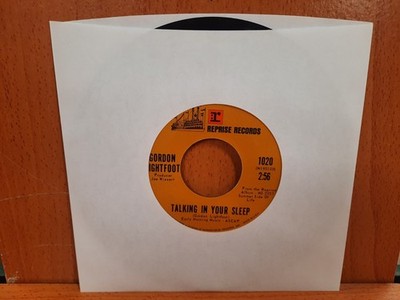 45 / Gordon Lightfoot / 1971 / Talking In Your Sleep / Nous Vivons Ensemble