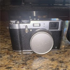 Fujifilm X100T 16.3MP Point & Shoot Camera Silver with batteries, and case