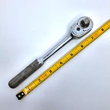 Vintage Indestro U.S.A. 6272 3/8” Drive Chrome Ratchet Knurled Handle