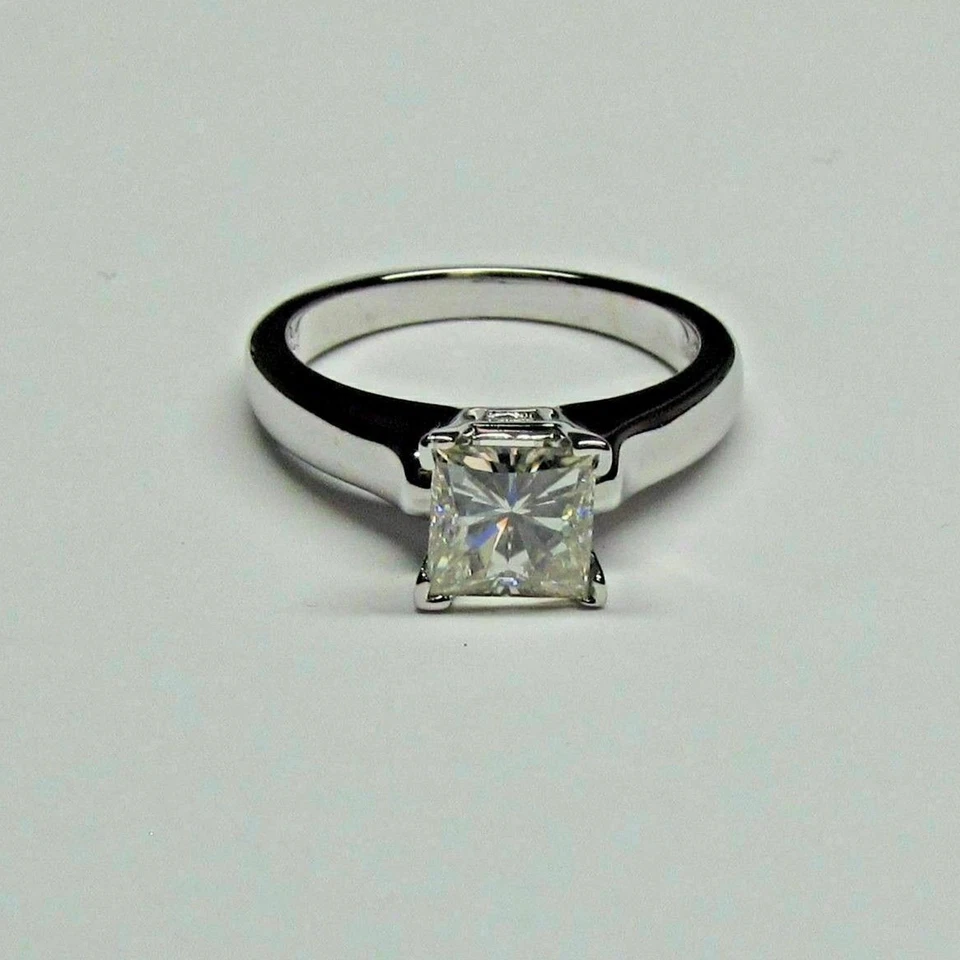 Anillo de boda solitario de diamantes talla princesa de 2 quilates acabado oro blanco de 14 quilates talla 7 Foto 3 de 4