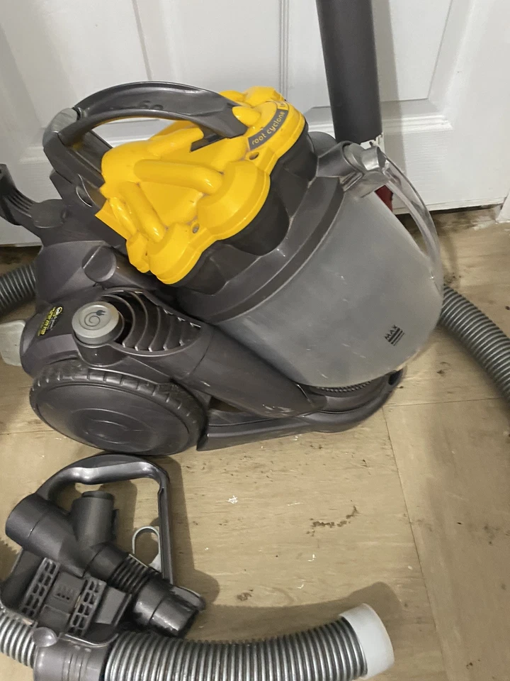 Dyson DC19T2 Vacuum Cleaner  - Image 3 of 4