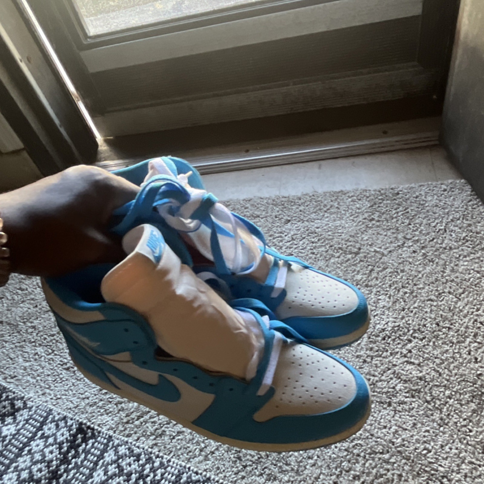 Nike Air Jordan 1 Retro High OG UNC Blue White High Top Sneakers Lace Up Men's thumbnail 4