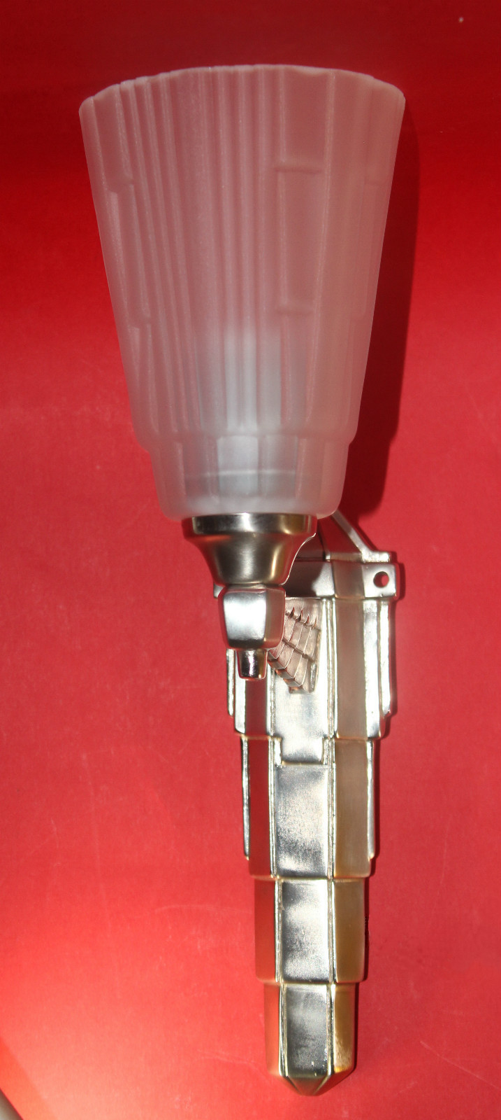 Wandlampe Art Deco Designleuchte Messing vernickelt silber satiniertes Glas