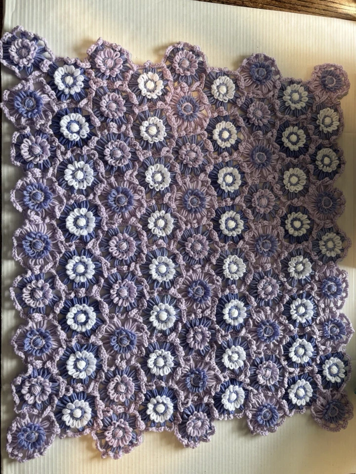 "Manta de regazo/tiro afgana margarita de ganchillo hecha a mano púrpura y lavanda 29"" X 25""" Foto 3 de 4