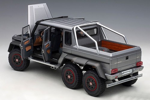 76308 MERCEDES-BENZ G63 AMG 6x6 (LARGE PLATINUM DESIGN) 1:18 - Foto 8 di 8