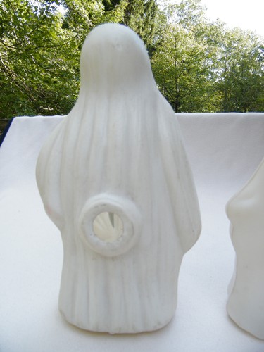 Vintage 2 Blow Mold Halloween Ghosts w Skulls (1981 Empire 9+" & 12+" Bayshore) - Picture 7 of 12
