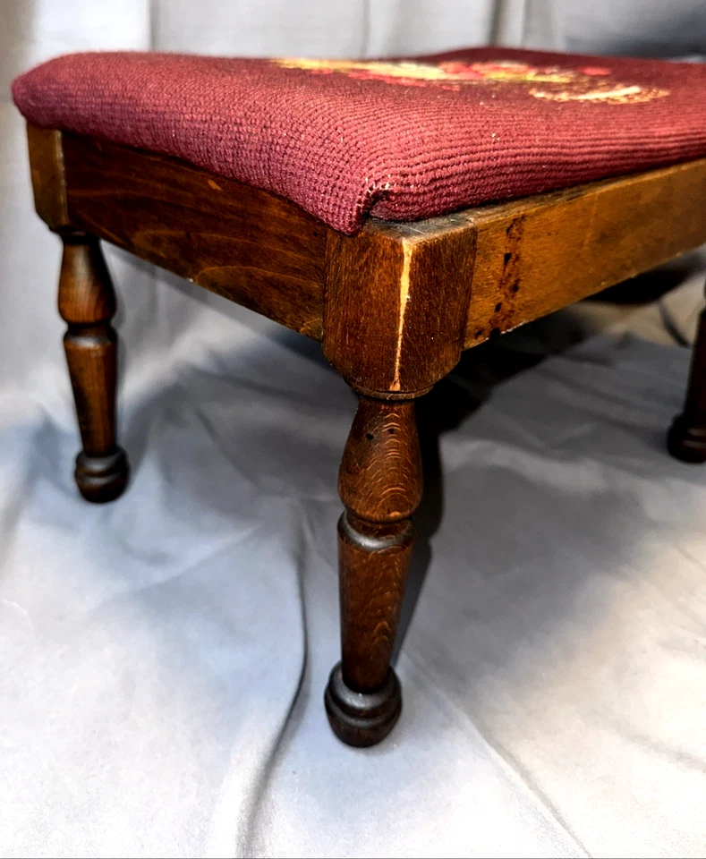 De colección Punto de Cruz Granate Floral Reposapiés Taburete Flor Pequeño 14x10x10 Pulgadas Foto 3 de 4