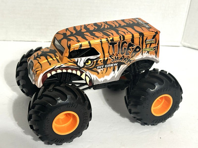 2020 HOT WHEELS Monster Jam Trucks TIGER SHARK PIT CREW 1/24 Scale Giant Wheels
