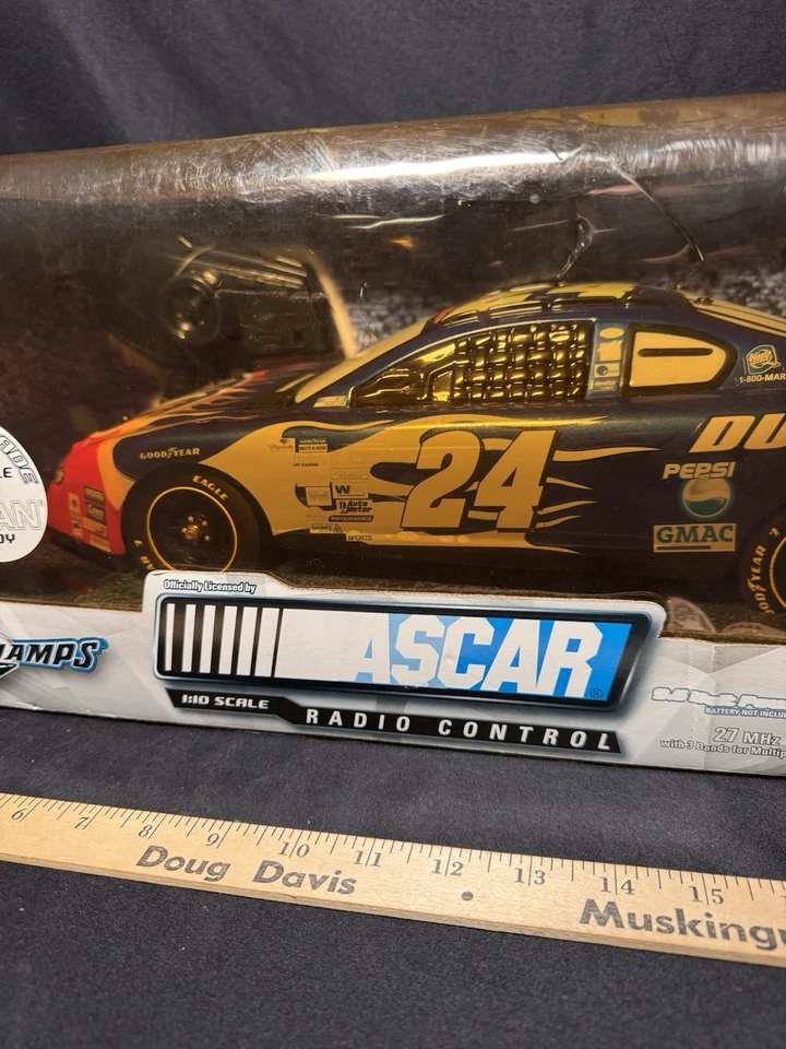 New Sealed In Box Jeff Gordon 1:10 Scale Remote Control Car - Image 4 of 4