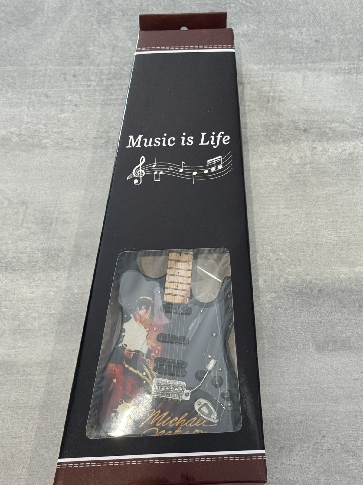 Michael Jackson miniature Guitar - 10 inches tall - includes stand - UK stock foto 3