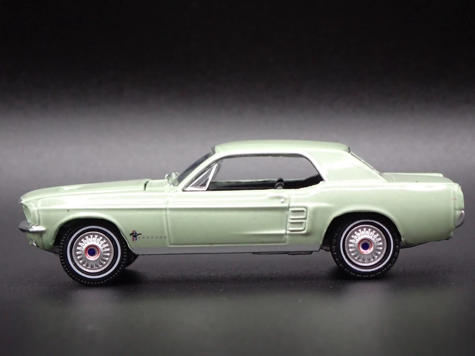 1967 67 FORD MUSTANG COUPE RARE 1:64 SCALE COLLECTIBLE DIORAMA DIECAST MODEL CAR - Image 3 of 4