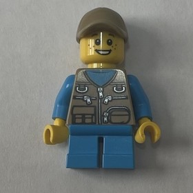 LEGO CITY Van 60117 with 3 Minifigures *Caravan NOT Included*