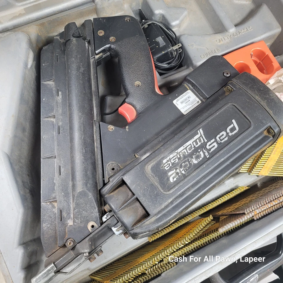 PISTOLA CLAVADORA PASLODE IMPULSE IM-300/75N CON ESTUCHE LEER Foto 3 de 4