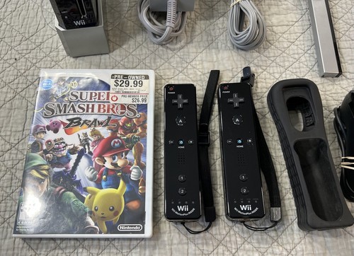 Nintendo Wii Console Black With Super Smash Bros Brawl & 2 Controller - Picture 3 of 8