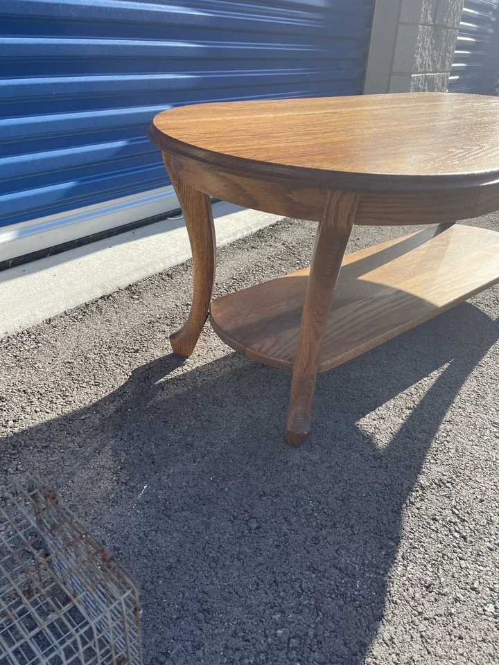 Mesa de centro Mid Century de roble ovalada con estante inferior de almacenamiento 18,5” T 23” W 48” L Foto 4 de 4