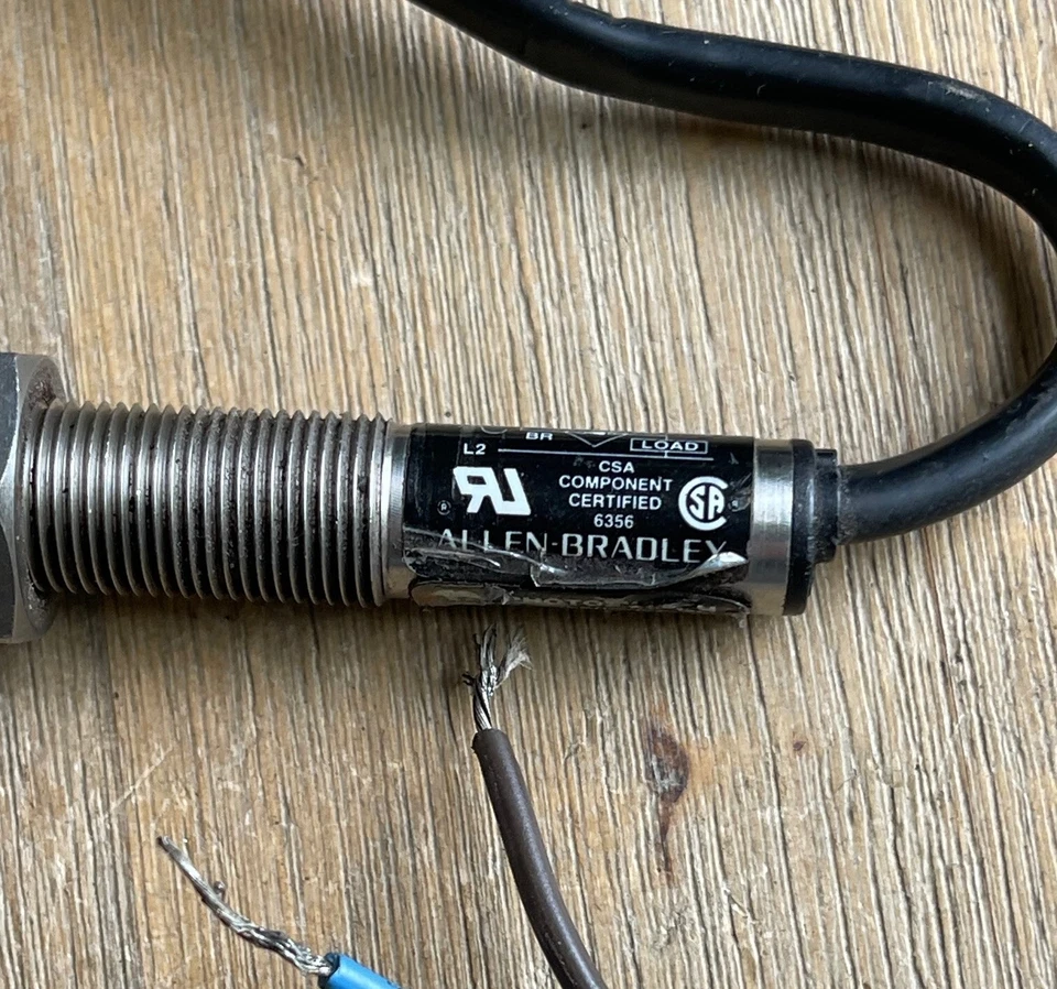 ALLEN BRADLEY 871T-H4B12 INDUCTIVE PROXIMITY SENSOR - Image 4 of 4