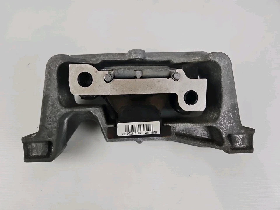 MERCEDES CLA250 C117 2.0L ENGINE MOTOR RIGHT MOUNT SUPPORT BRACKET OEM 2014-2019 - Image 3 of 4
