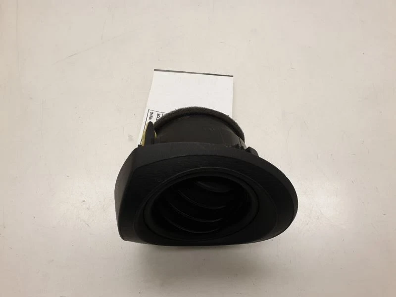 2013 TOYOTA PRIUS C-TWO PAINEL LATERAL PASSAGEIRO MOLDURA COM VENTILAÇÃO - Imagem 2 de 4