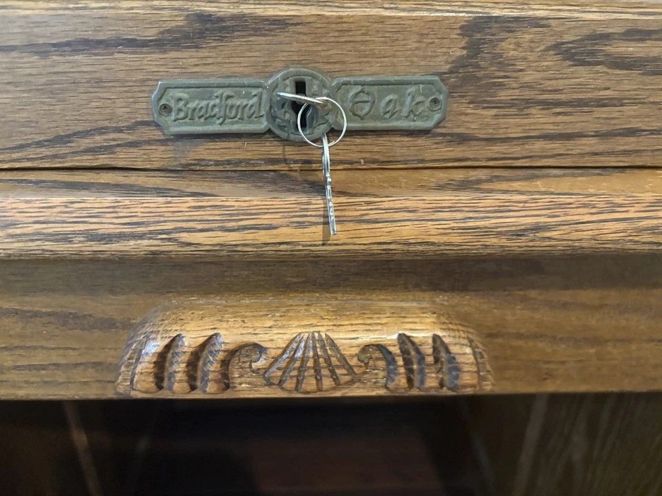 Escritorio de secretaria vintage de roble Bradford Foto 2 de 4