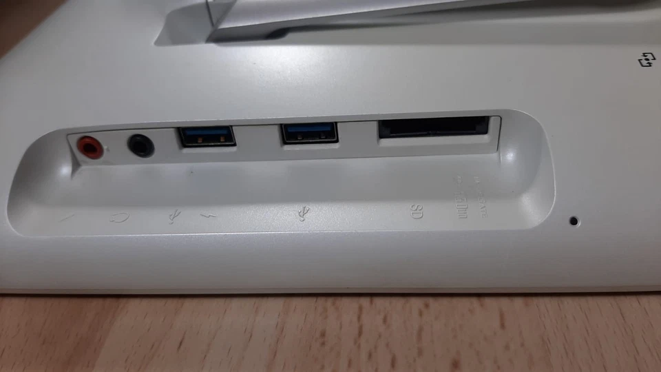 Sony VAIO All In One Touch screen 20" - Windows 11, Intel i7, 8GB, 500GB, Wi-Fi - Immagine 3 di 4