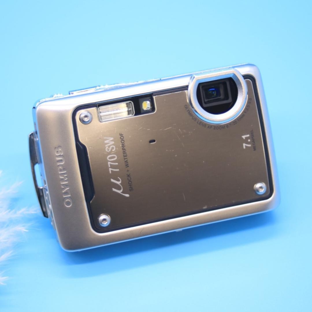 Olympus μ770 SW Waterproof Digital Camera with Battery and Charger