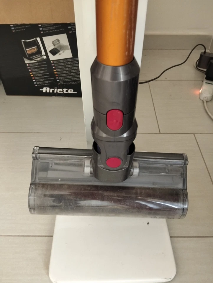 Dyson V8 Absolute+, foto 2 di 5