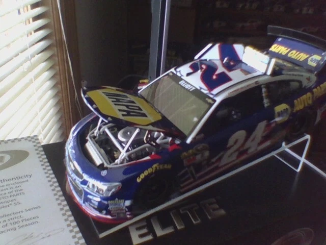 Chase Elliott 1/24 2016 #24 Napa Auto Parts Stars and Stripes RCCA Elite Foto 3 de 4