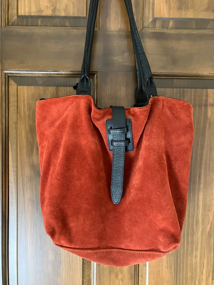 Hecho en Italia Reversible Único Guijarro Gamuza Cuero Bolso Cubo Cartera Rojo Negro Foto 2 de 4