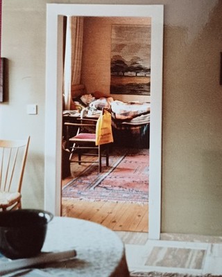 Greisin alte Frau Tote ? heimlich durch d. Tür fotografiert Post Mortem Farbfoto