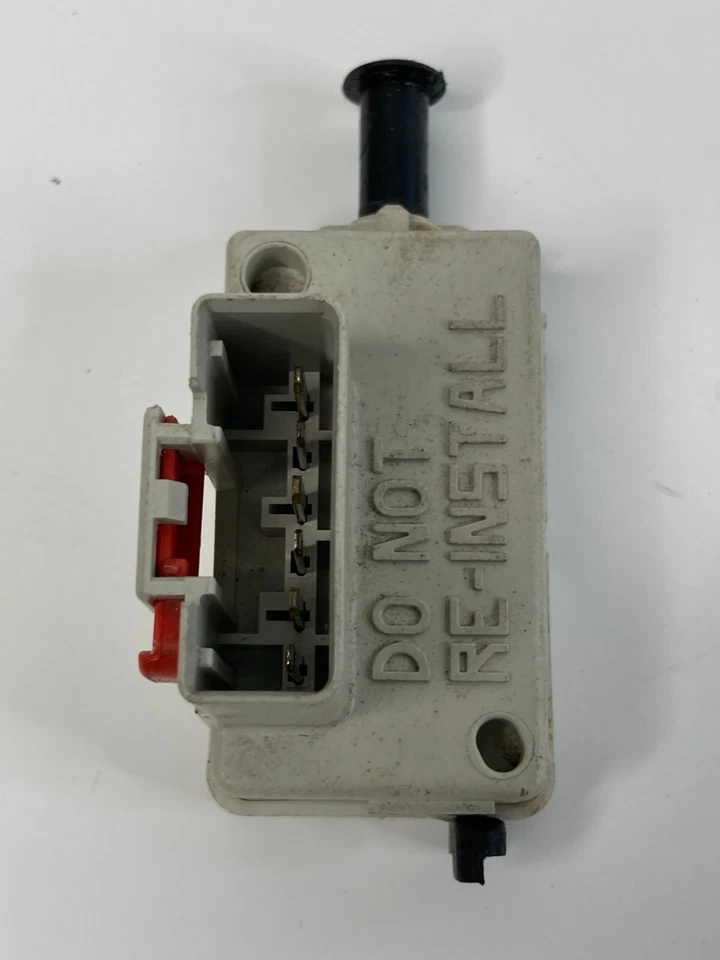 07-11 Dodge Nitro 07 08 Calibre Luz de freno Lámpara Interruptor de botón de parada 56045043AG Foto 4 de 4