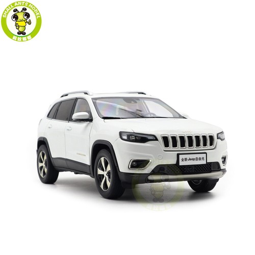 1/18 Jeep Cherokee 2019 White Diecast Model Toy Car Gifts For Friends - Picture 5 of 16